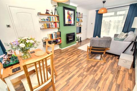 4 Bawn Approach, Leeds, LS12 5BZ