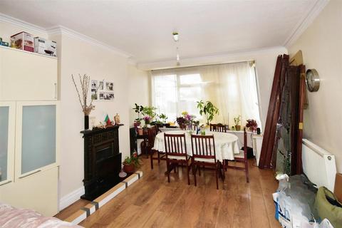 3 bedroom end of terrace house for sale, Middleton Avenue, Chingford E4