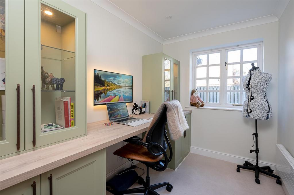 Bedroom / office