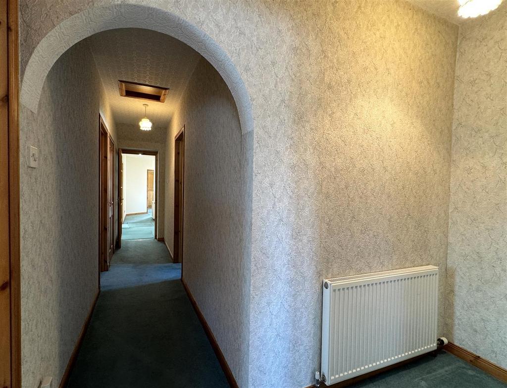 Hallway 2.jpg