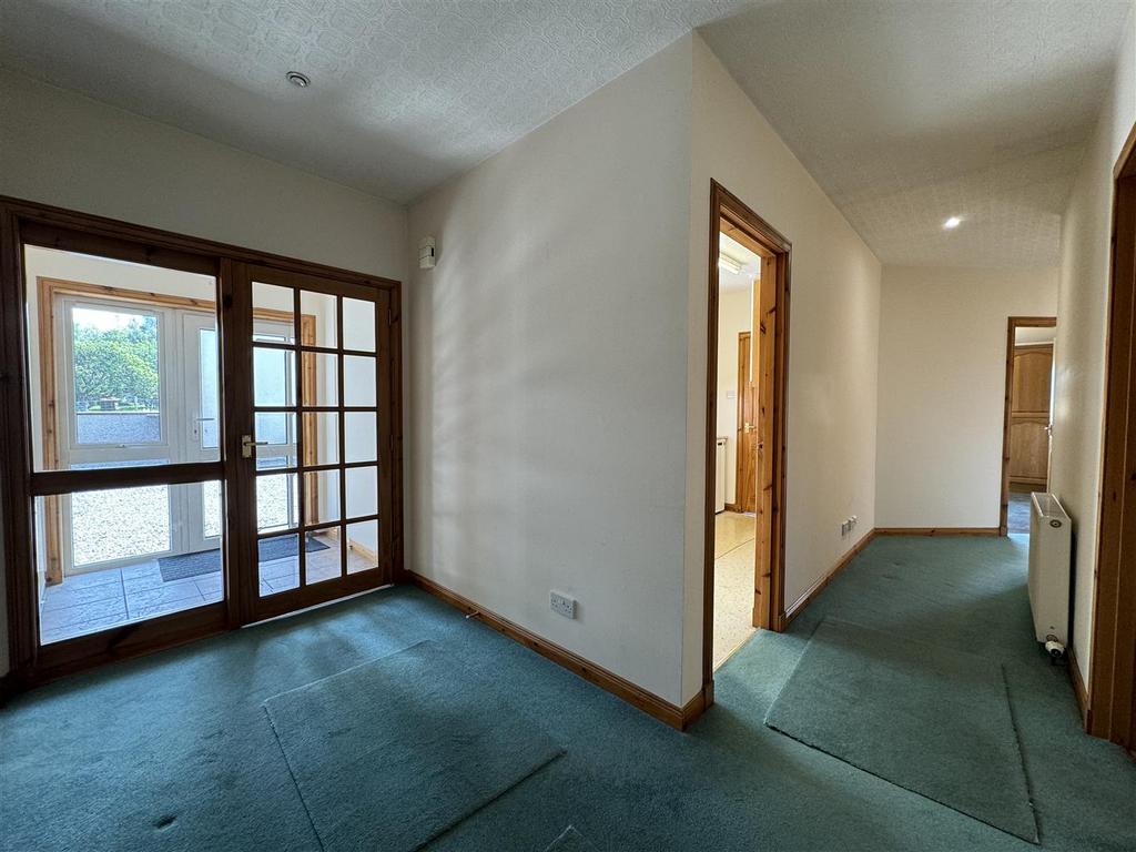 Hallway 1.jpg