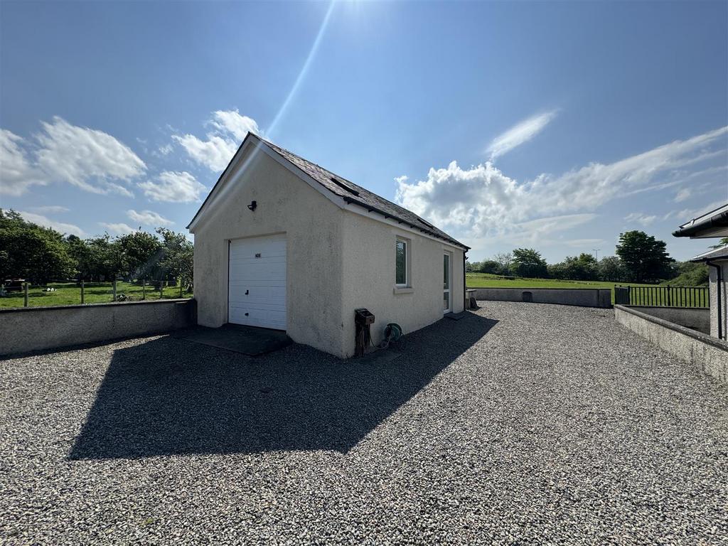 Detached garage.jpg