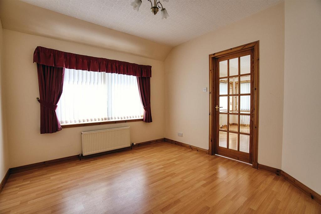 DINING ROOM.jpg