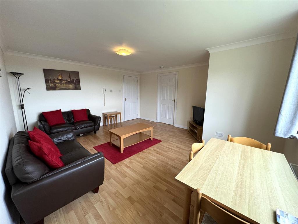 Lounge 2.jpg