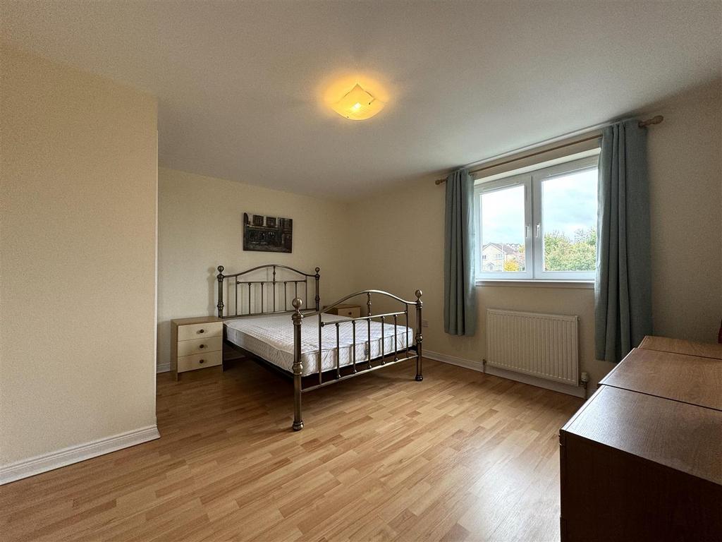 Bedroom 1.jpg