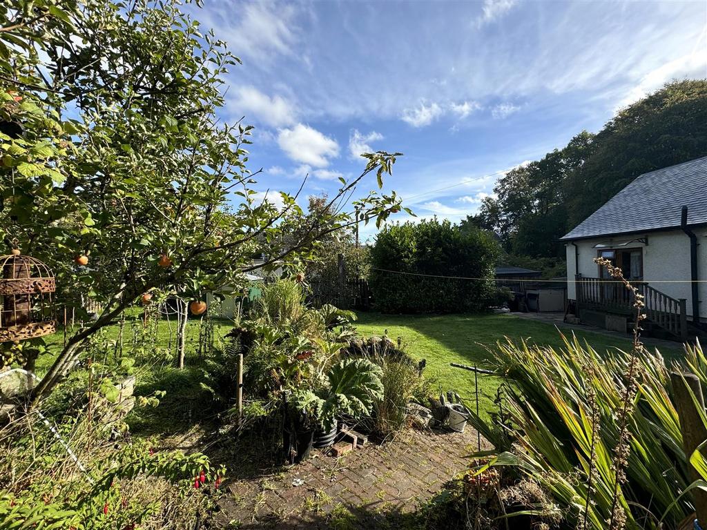 Rear garden 1.jpg