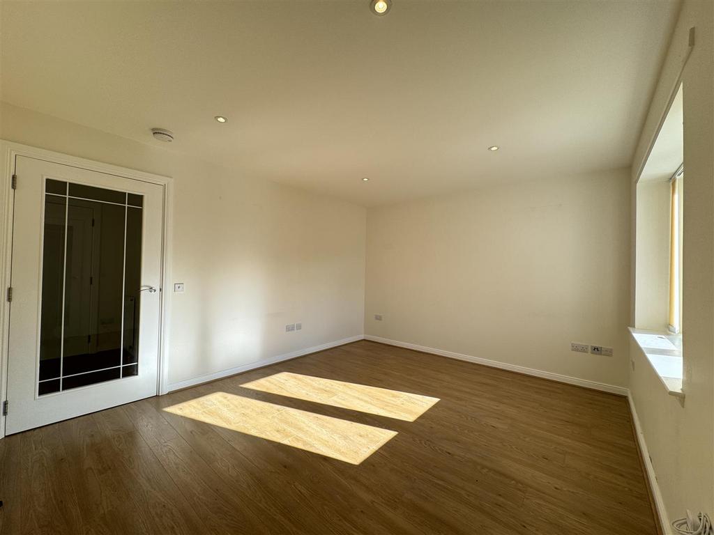 Lounge 1.jpg