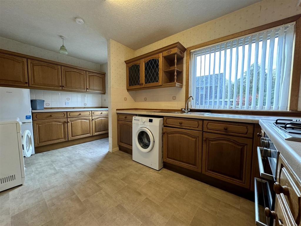 Kitchen 2.jpg