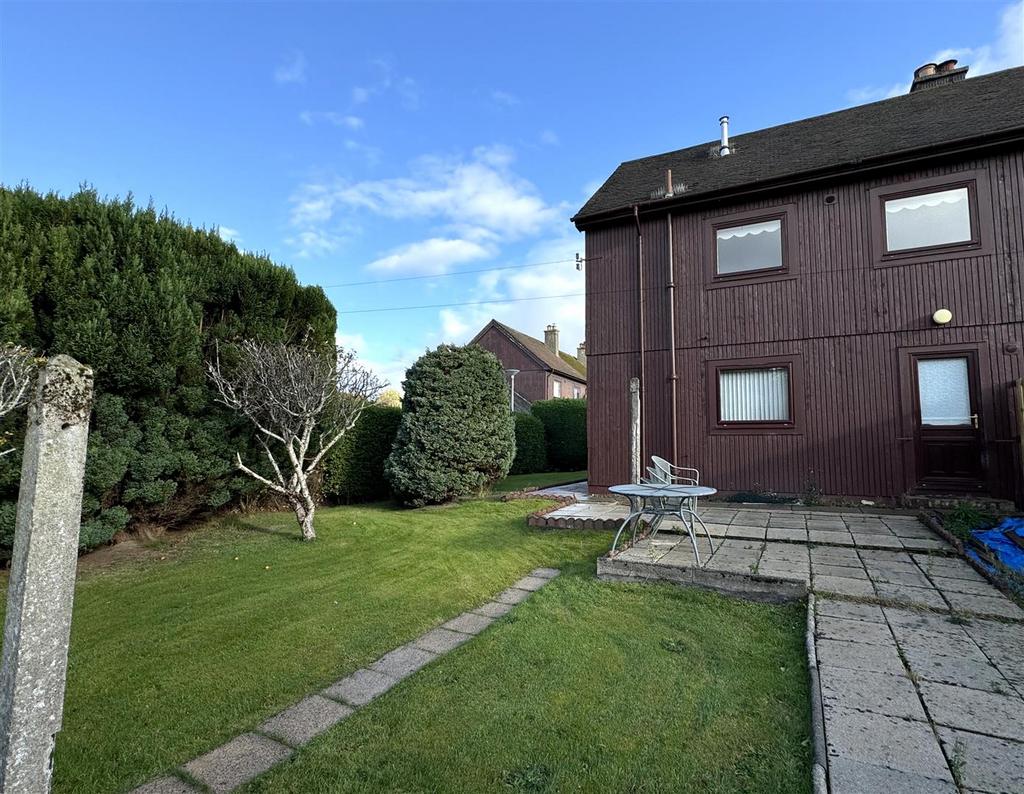 Rear garden 3.jpg