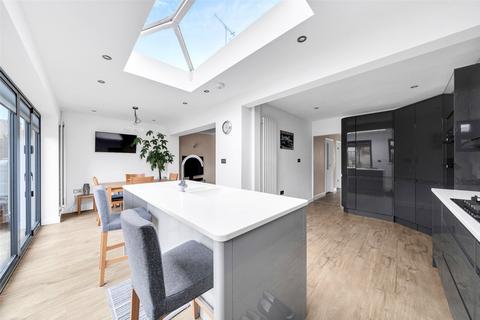 4 Foresters Crescent, Bexleyheath, DA7 4JW