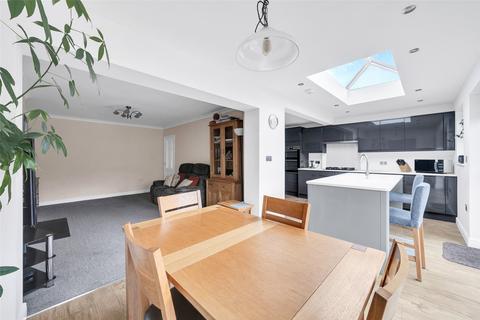4 Foresters Crescent, Bexleyheath, DA7 4JW