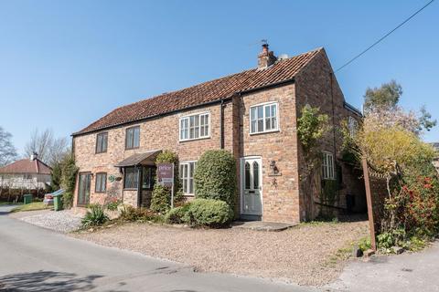 Willow Cottage Beckside, Barmby Moor, York, YO42 4HA