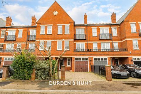 4 bedroom townhouse to rent, Rosebury Square, Woodford Green, IG8