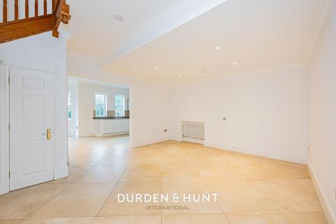 4 bedroom townhouse to rent, Rosebury Square, Woodford Green, IG8