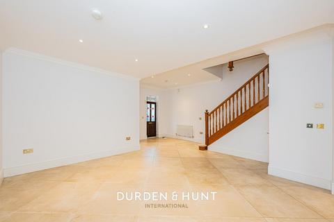4 bedroom townhouse to rent, Rosebury Square, Woodford Green, IG8