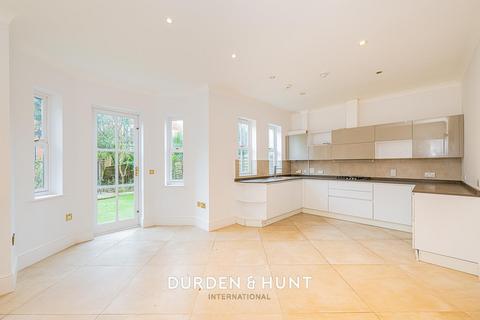 4 bedroom townhouse to rent, Rosebury Square, Woodford Green, IG8