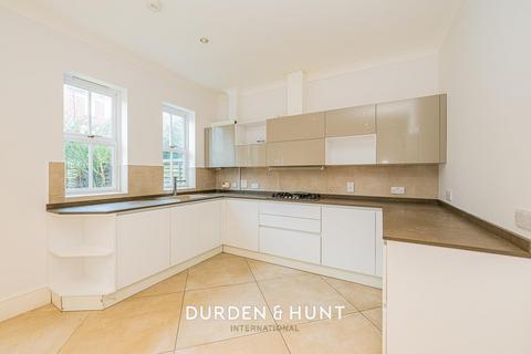 4 bedroom townhouse to rent, Rosebury Square, Woodford Green, IG8