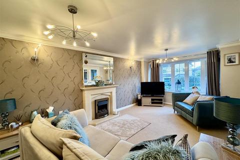 4 bedroom detached house for sale, Tithefields, Fenay Bridge, Huddersfield, HD8 0FX