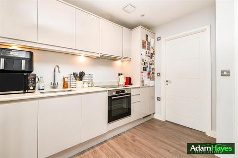 1 bedroom apartment for sale, Hutton Grove, London N12