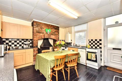 4 bedroom terraced house for sale, Woodlands Grove, Stanningley, Pudsey, West Yorkshire