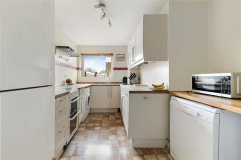 2 bedroom flat for sale, Downs Hill Road, Epsom