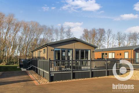 2 bedroom chalet for sale, Searles Leisure Resort, South Beach Road, Hunstanton