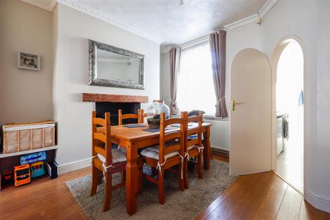 17 Milward Road, Barry, CF63 3QD