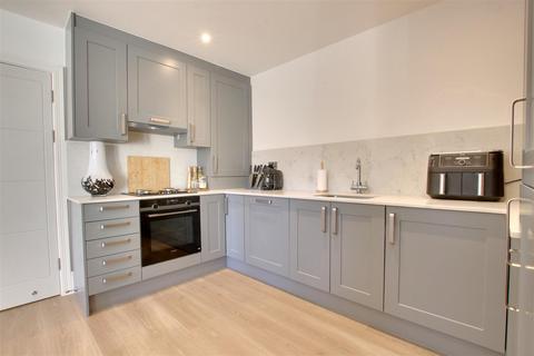 2 bedroom apartment for sale, Dessaline Lodge, 110 Bush Hill, N21