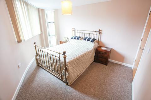 2 bedroom flat to rent, Cornhill, L1 8DP,