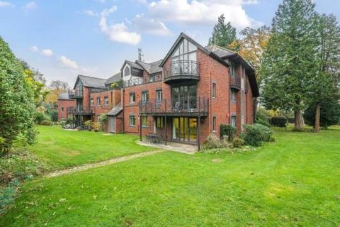 2 bedroom penthouse to rent, Woburn Hill Park, Woburn Hill, Addlestone, Surrey, KT15