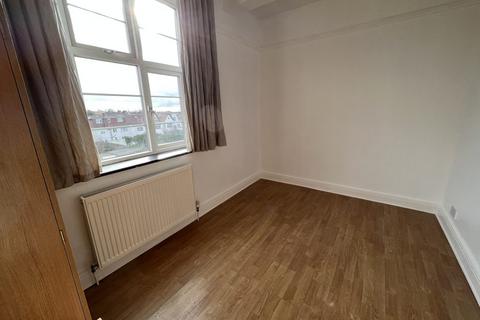 3 bedroom apartment to rent, Golders Green Road, London NW11