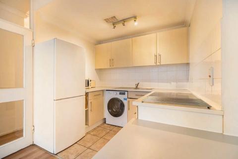 3 bedroom flat for sale, Judd Street, London WC1H