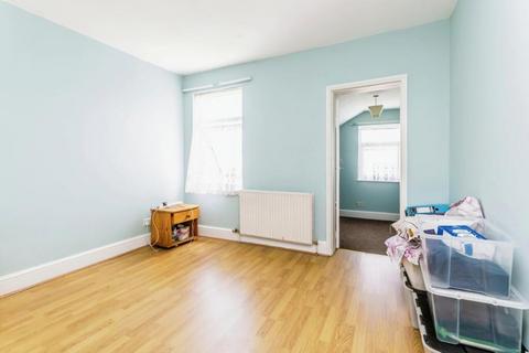 8 Hatton Road, Croydon, CR0 3LX