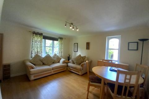 2 bedroom flat to rent, Worcester Gardens, Slough SL1