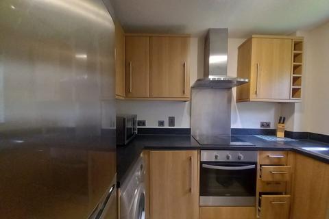 2 bedroom flat to rent, Worcester Gardens, Slough SL1