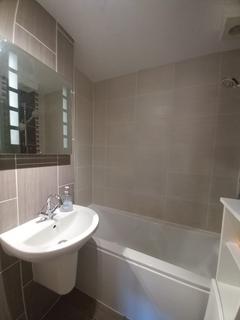 2 bedroom flat to rent, Worcester Gardens, Slough SL1