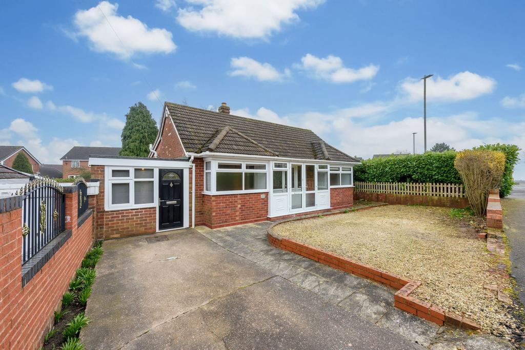 Darbys Hill Road, Oldbury B69 3 bed detached bungalow - £300,000