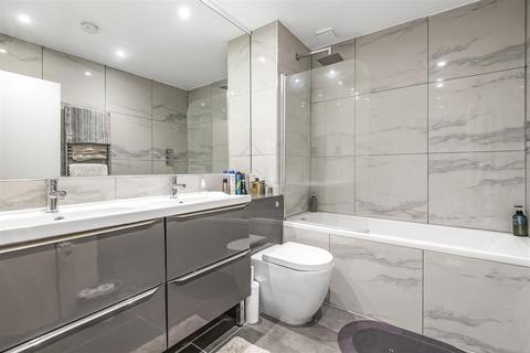 undefined, Flat B, Lower Richmond Road