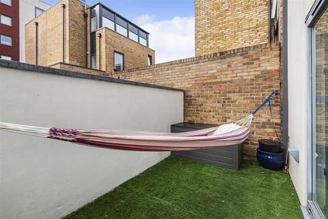 undefined, Flat B, Lower Richmond Road