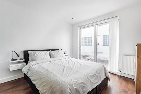 undefined, Flat B, Lower Richmond Road