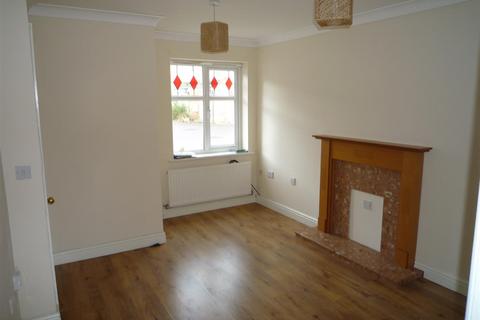 2 bedroom semi-detached house to rent, Hoctun Close, Castleford