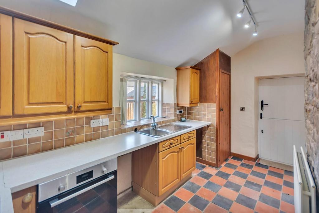 Kitchen 2.jpg