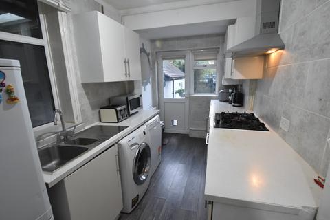5 bedroom semi-detached house for sale, Wychwood Avenue, Luton, Bedfordshire, LU2 7HT