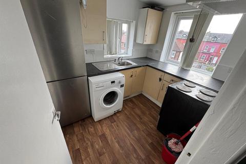 Studio to rent, Seedley Road, Salford