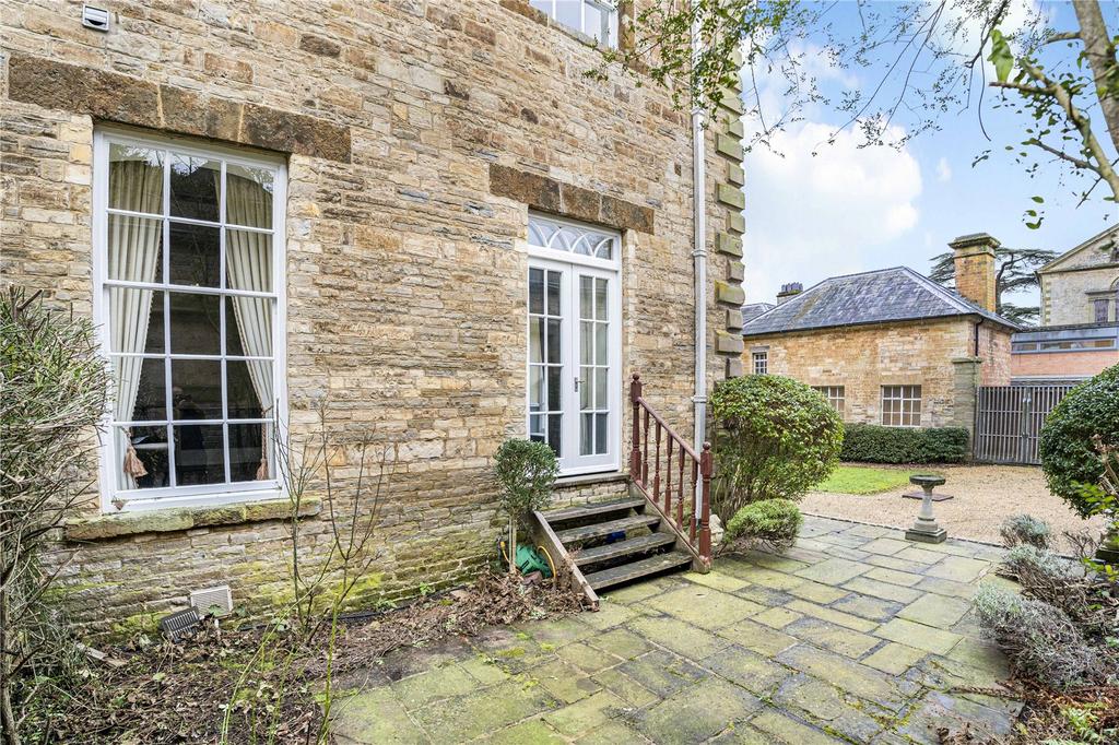 9 The Coach House