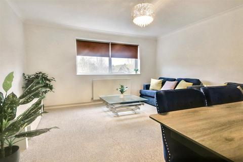 2 bedroom flat for sale, Watling Street, Radlett WD7