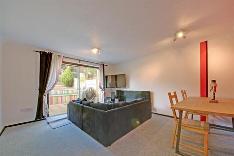 2 bedroom terraced house to rent, Athlone Close, Radlett WD7