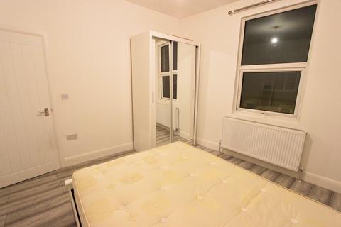 2 bedroom flat to rent, Barretts Grove, London N16