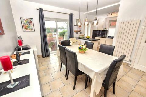 3 Cross Lane, Farnley, Leeds, LS12 5AA