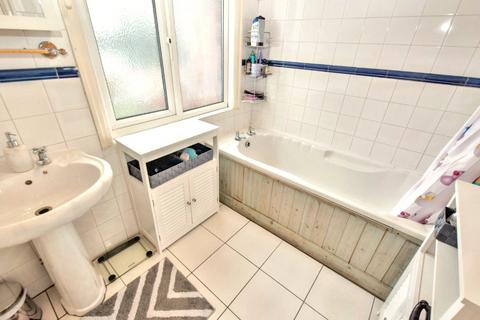3 Cross Lane, Farnley, Leeds, LS12 5AA